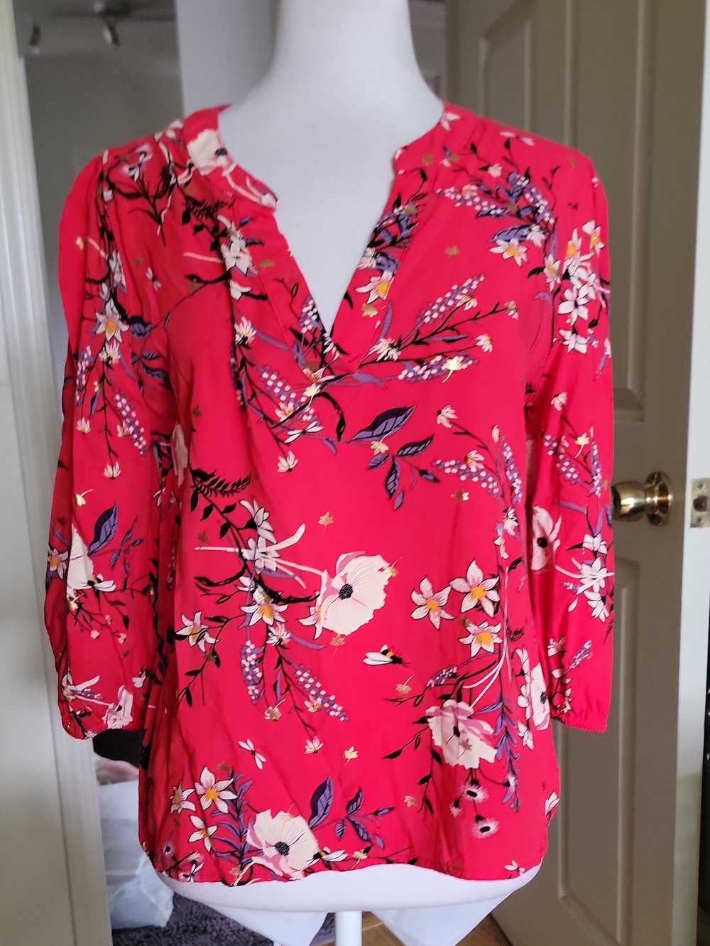 Alex And Parker Floral Split-Neck Women's Top in Bright Pink